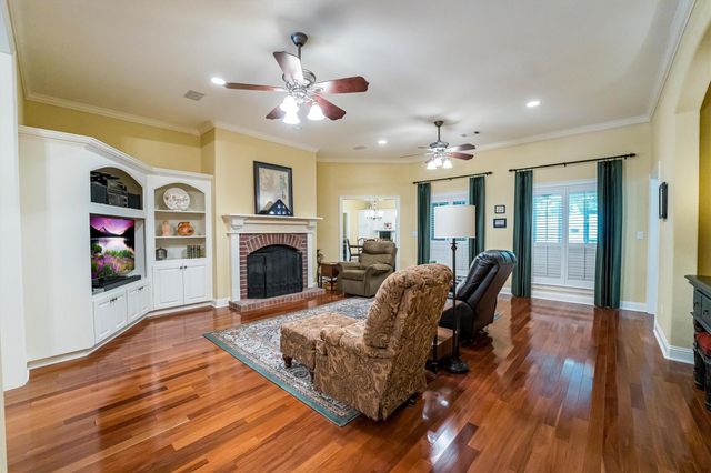 903 Inwood Drive, Huntsville, TX 77340