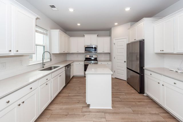 537 Yellow Leaf Lane, Summerville, SC 29486