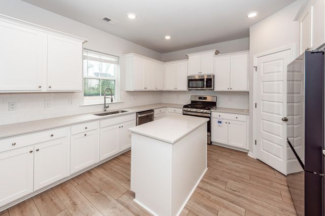 537 Yellow Leaf Lane, Summerville, SC 29486