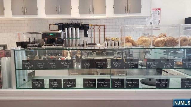 37 Broad Avenue, Palisades Park, NJ 07650