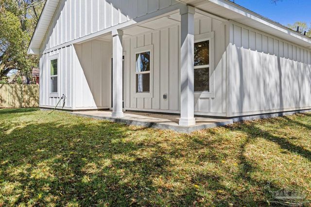 7561 Weaver Dr, Pensacola, FL 32534