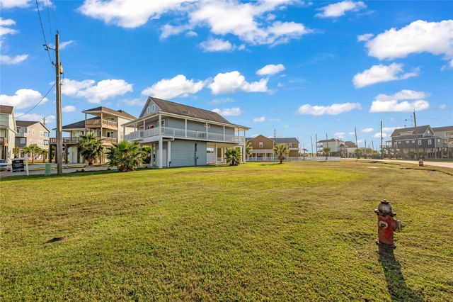 3902 Palmdale, Galveston, TX 77554