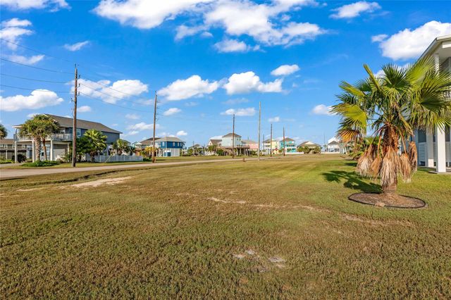 3902 Palmdale, Galveston, TX 77554