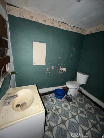 8411 S San Pedro, Los Angeles, CA 90003