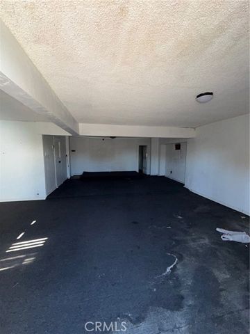 8411 S San Pedro, Los Angeles, CA 90003