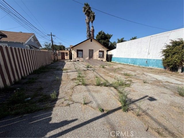 8411 S San Pedro, Los Angeles, CA 90003