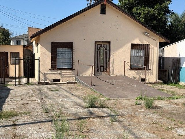 8411 S San Pedro, Los Angeles, CA 90003