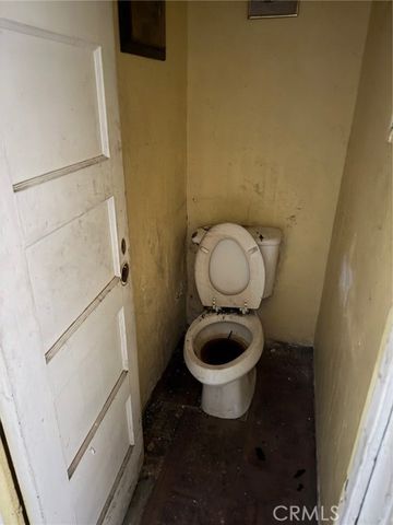 8411 S San Pedro, Los Angeles, CA 90003