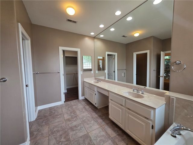 302 Cross Creek Drive, Bentonville, AR 72712
