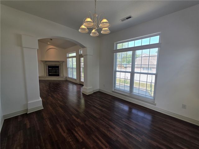 302 Cross Creek Drive, Bentonville, AR 72712