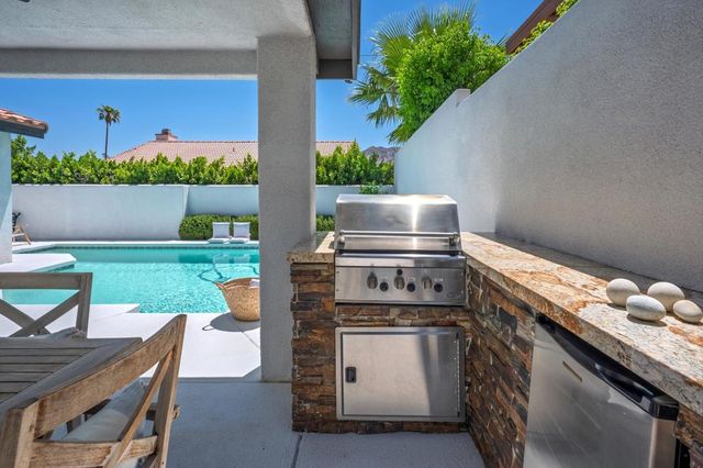 54404 Avenida Madero, La Quinta, CA 92253