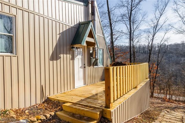 6257 Caddy Road SW, Bowerston, OH 44695