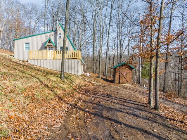 6257 Caddy Road SW, Bowerston, OH 44695