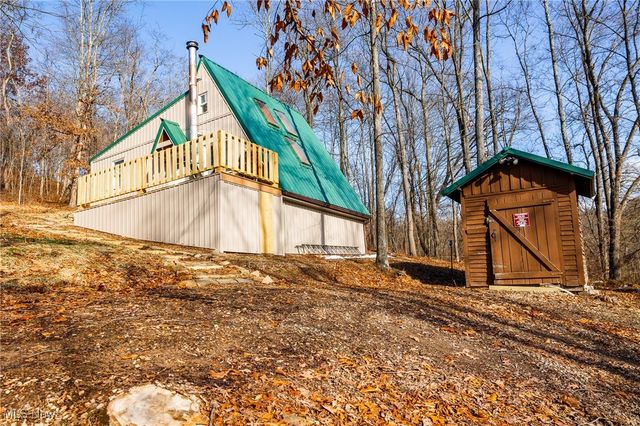 6257 Caddy Road SW, Bowerston, OH 44695