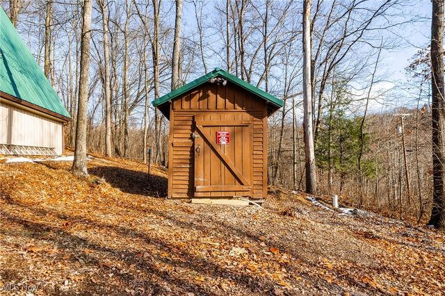 6257 Caddy Road SW, Bowerston, OH 44695