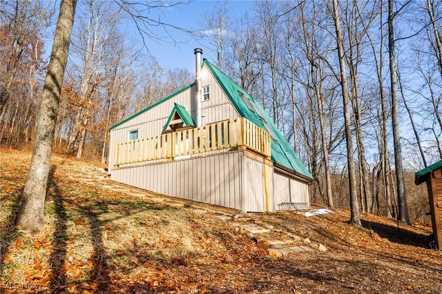 6257 Caddy Road SW, Bowerston, OH 44695