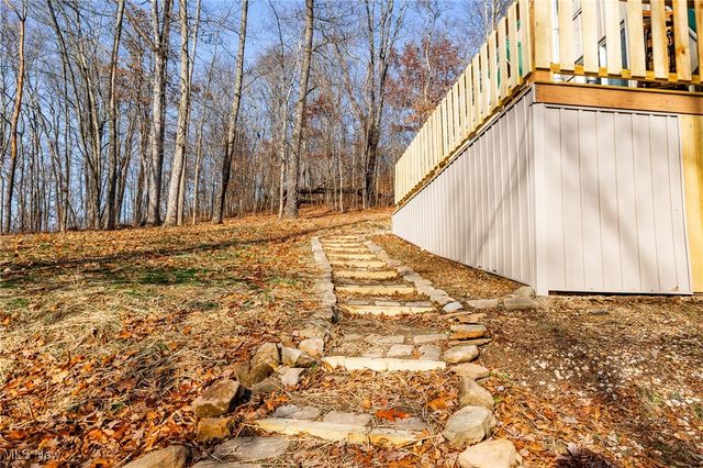 6257 Caddy Road SW, Bowerston, OH 44695