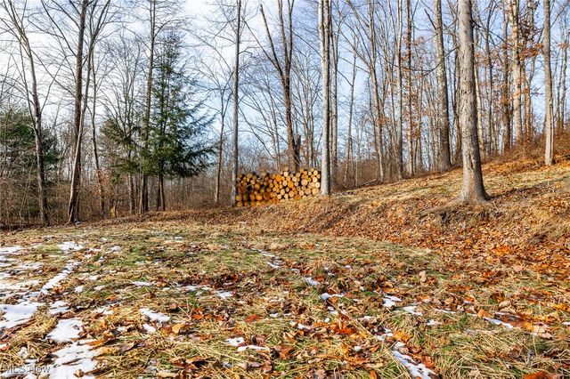 6257 Caddy Road SW, Bowerston, OH 44695