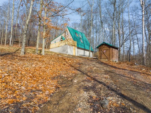 6257 Caddy Road SW, Bowerston, OH 44695