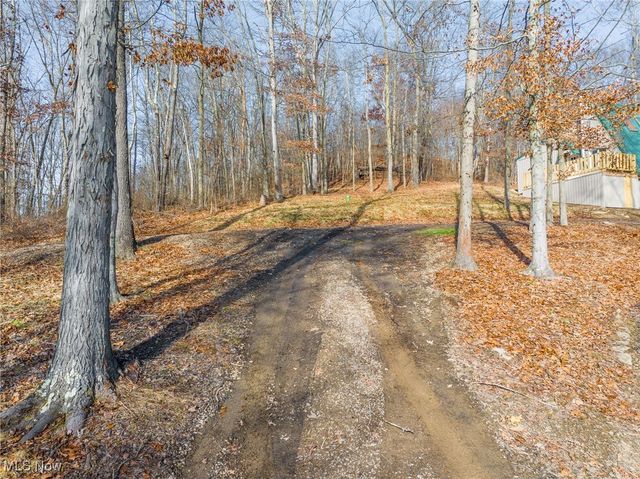 6257 Caddy Road SW, Bowerston, OH 44695