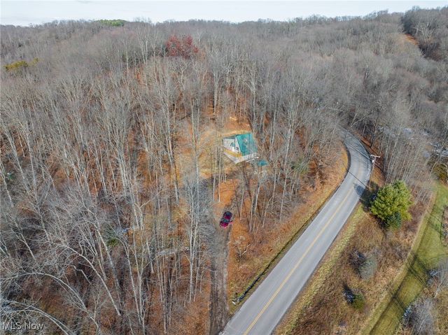 6257 Caddy Road SW, Bowerston, OH 44695