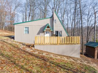 6257 Caddy Road SW, Bowerston, OH 44695