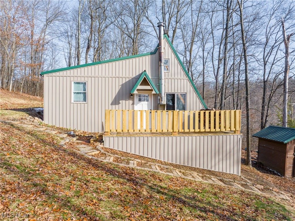 6257 Caddy Road SW, Bowerston, OH 44695