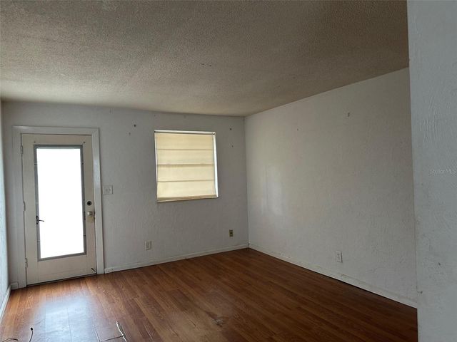 527 9TH AVENUE N 14, St Petersburg, FL 33701