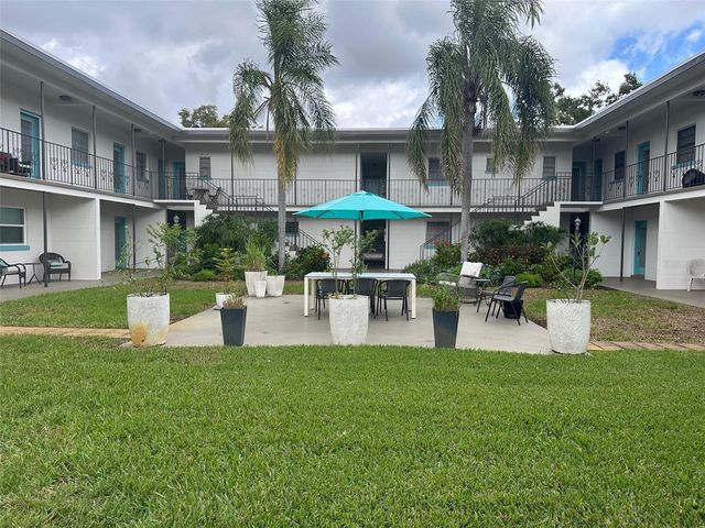 527 9TH AVENUE N 14, St Petersburg, FL 33701