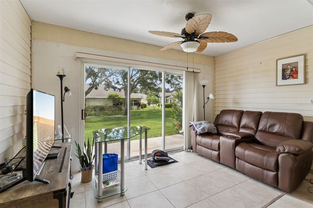 2404 NANTUCKET GLEN PLACE 2404, Sun City Center, FL 33573