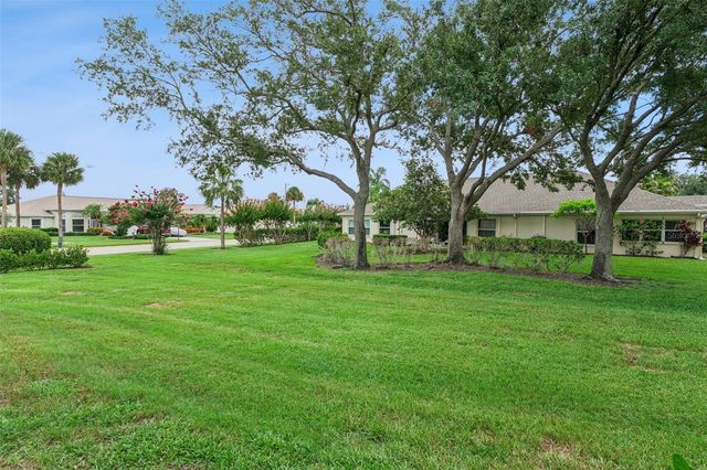 2404 NANTUCKET GLEN PLACE 2404, Sun City Center, FL 33573