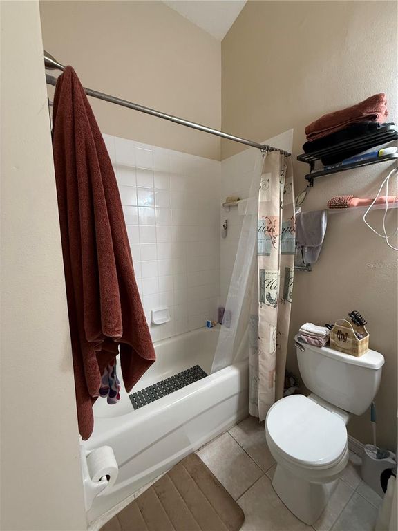 Image 13 of property listing at 10433 HERON LAKE DRIVE, Riverview, FL 33578