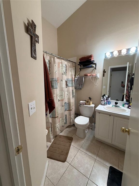 Image 15 of property listing at 10433 HERON LAKE DRIVE, Riverview, FL 33578