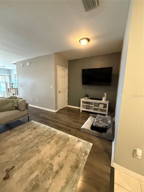 Image 3 of property listing at 10433 HERON LAKE DRIVE, Riverview, FL 33578