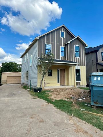 737 S Carroll Street, La Porte, TX 77571