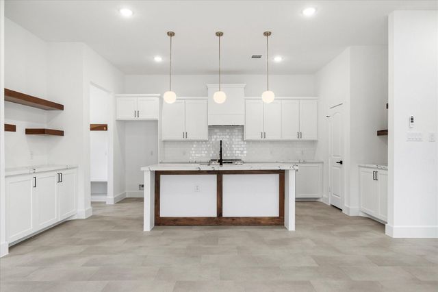 737 S Carroll Street, La Porte, TX 77571