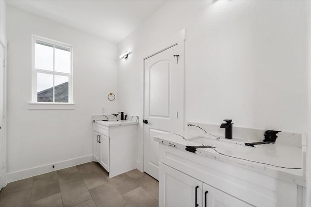 737 S Carroll Street, La Porte, TX 77571