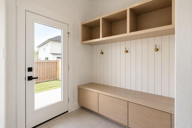 737 S Carroll Street, La Porte, TX 77571