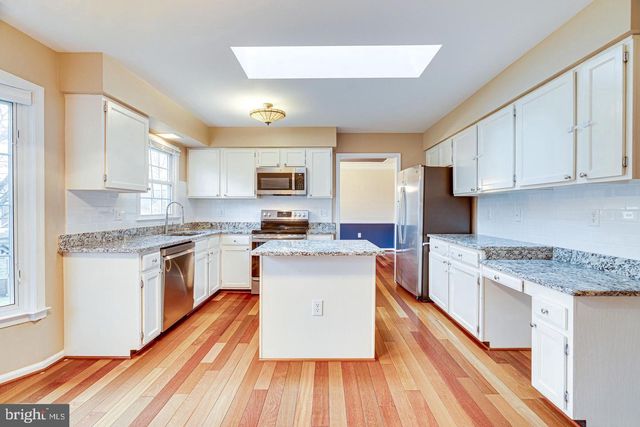 3022 DOWER HOUSE DR, Herndon, VA 20171
