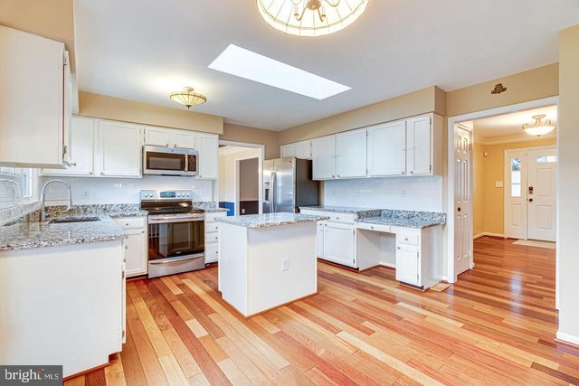 3022 DOWER HOUSE DR, Herndon, VA 20171