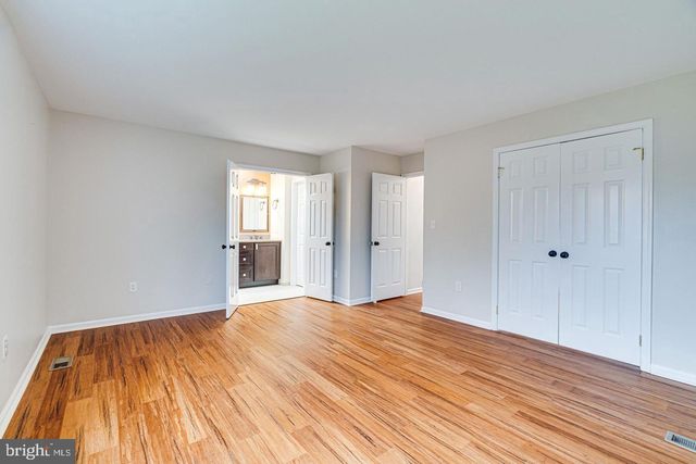 3022 DOWER HOUSE DR, Herndon, VA 20171