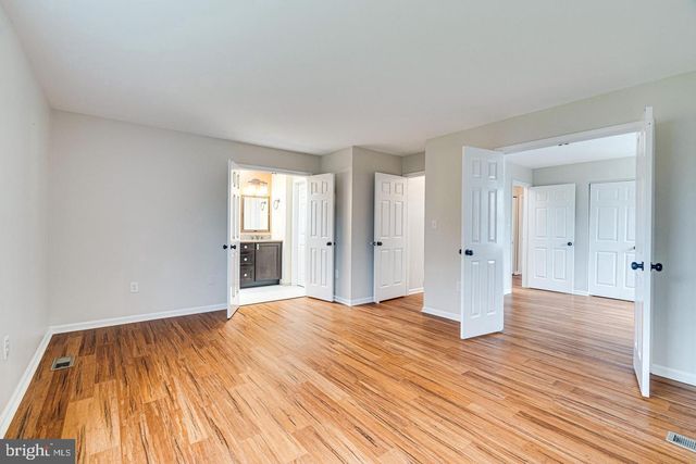 3022 DOWER HOUSE DR, Herndon, VA 20171