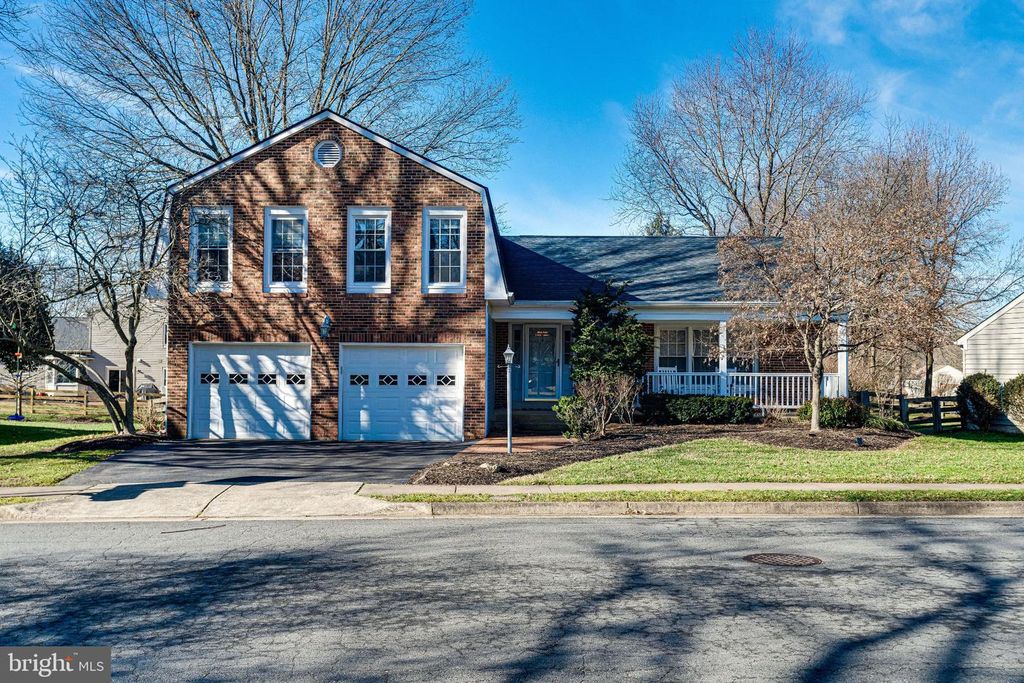 3022 DOWER HOUSE DR, Herndon, VA 20171