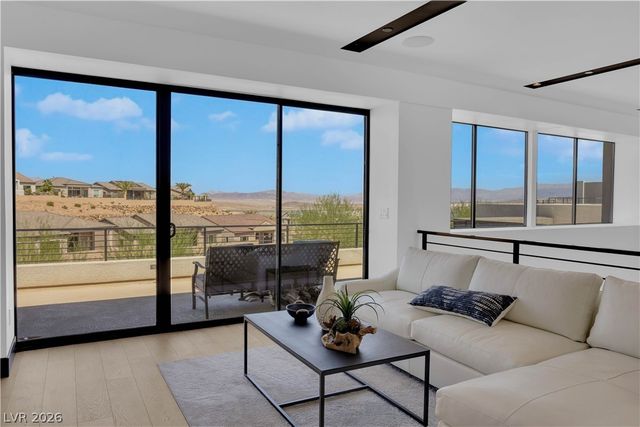 16 Canyon Shores Place, Henderson, NV 89011