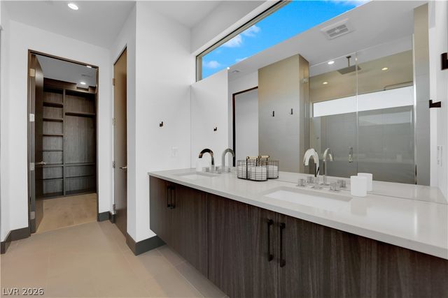 16 Canyon Shores Place, Henderson, NV 89011