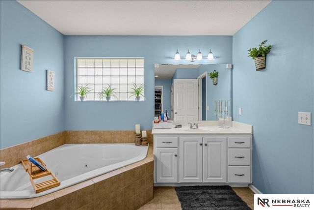 6711 S 185th Avenue, Omaha, NE 68135