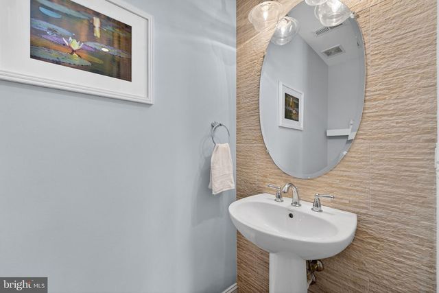 3105 OLIN DR, Falls Church, VA 22044