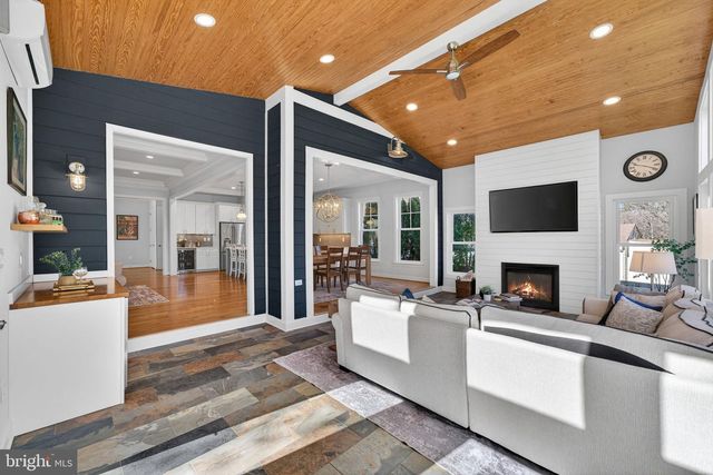 3105 OLIN DR, Falls Church, VA 22044