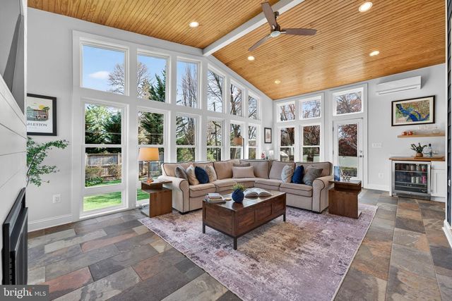 3105 OLIN DR, Falls Church, VA 22044