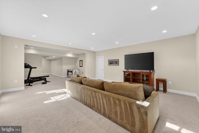 3105 OLIN DR, Falls Church, VA 22044